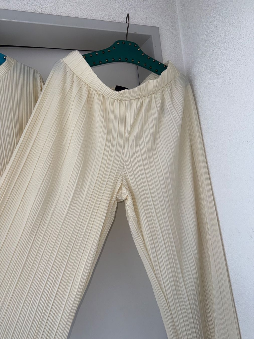 Completi & Tailleur: plissierter Hosenanzug ONLY Gr.L – Usato da Buchrain venduto da nat_pl5p 6
