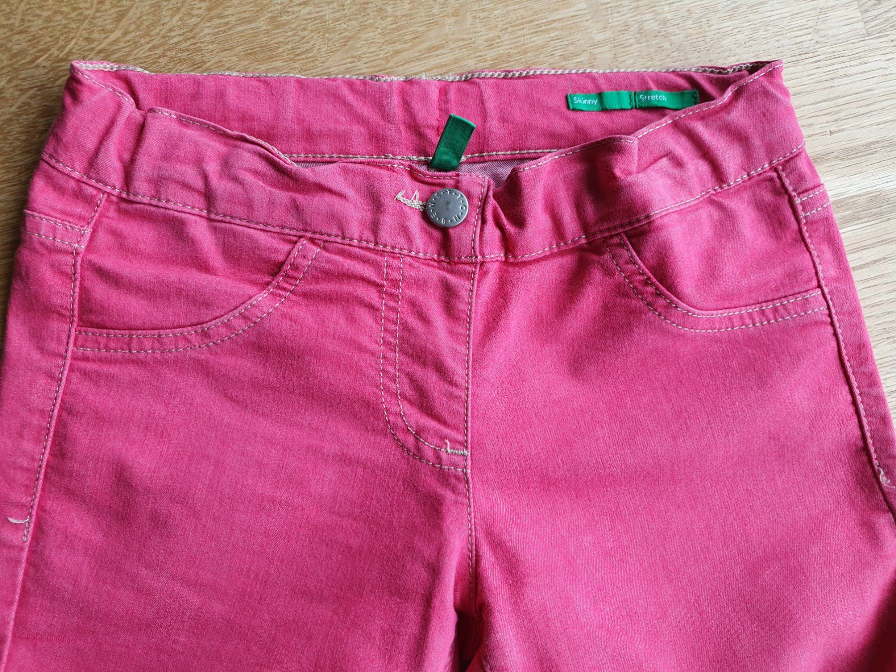 Benetton Pantalons: Hose pink Gr. 140 von Benetton – D'occasion à Villars-sur-Glâne par richardette 1