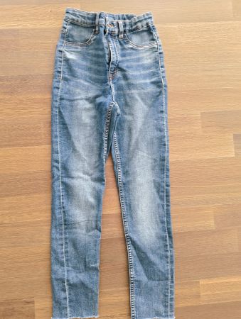 Jeans dunkelblau Gr. 32/34