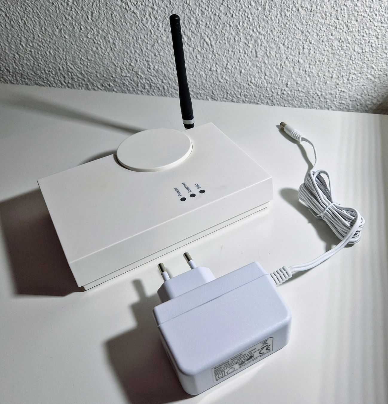 Homematic Sistemi d'allarme: Homematic Zentrale CCU2 mit externer Antenne – Usato da Eglisau venduto da Hpa1 2