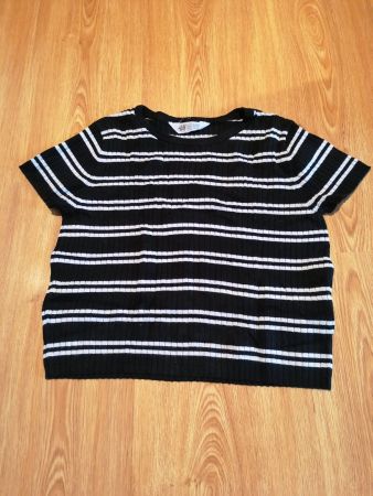 T-shirt, top, haut, pull manches courtes