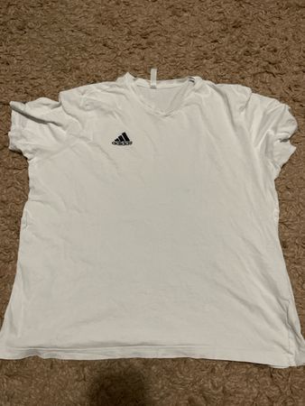Adidas T-Shirt Weiss Gr. XL Sommer-Shirt mit kleinem Fleck!