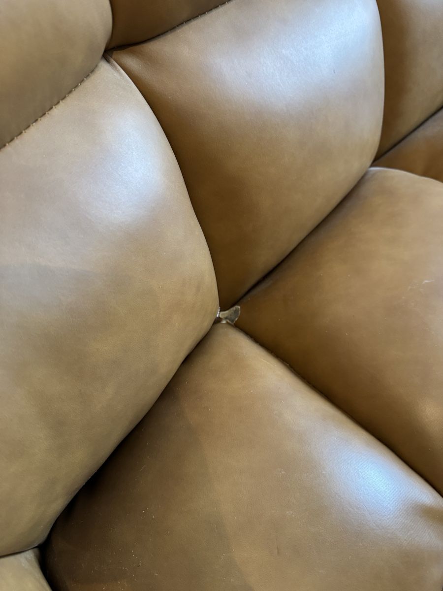 Panchine: Sitzbank Lederoptik hellbraun mit Gebrauchsspuren – Usato da Horgen venduto da italianswissguy 1