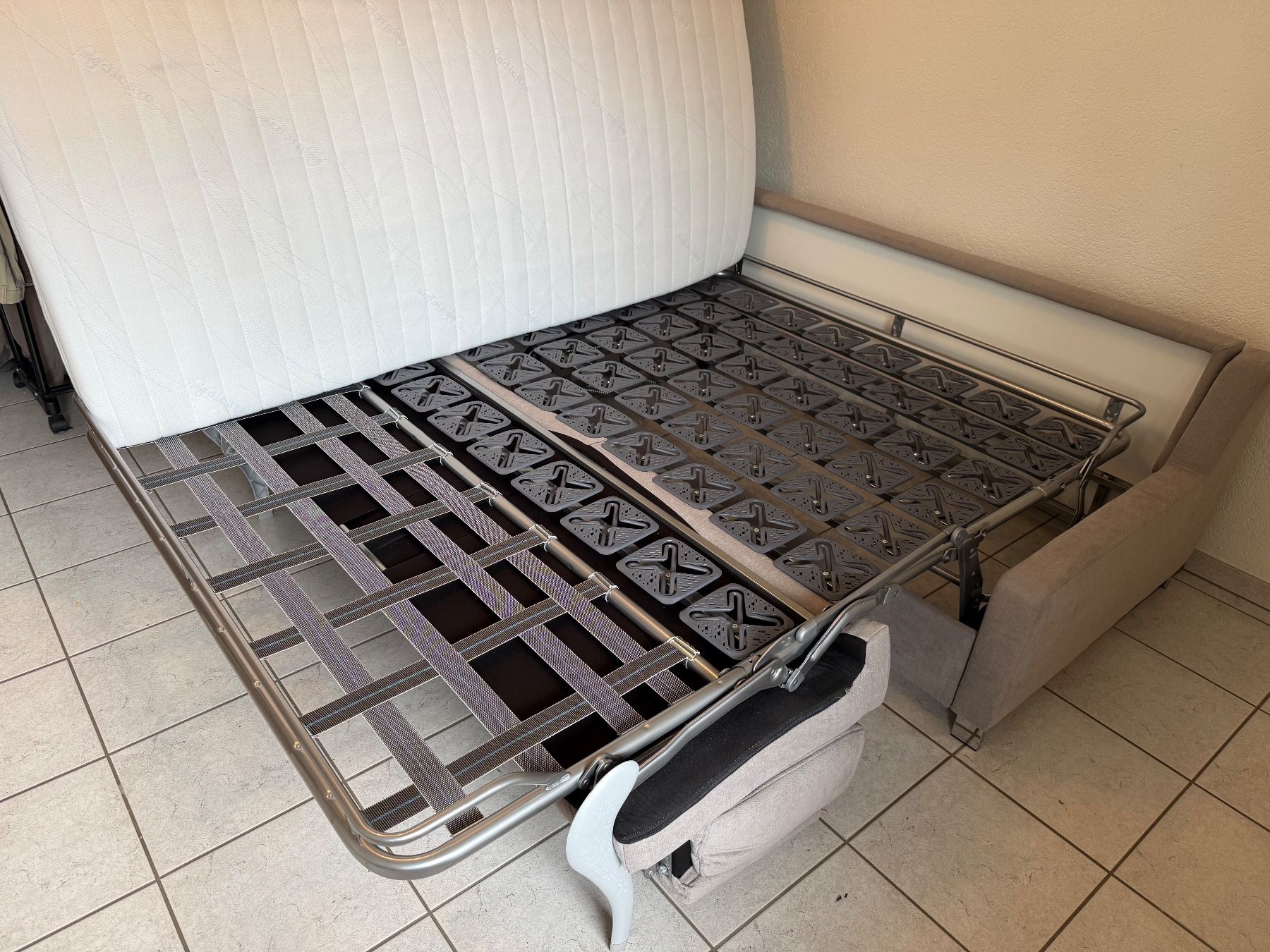 Livique Sofas: Bettsofa grau – D'occasion à Beinwil am See par Msunneschin 3