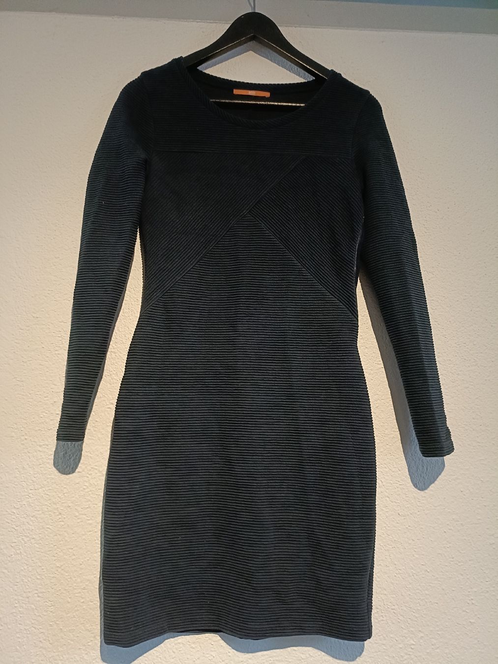 Vestiti: Geripptes Kleid der Marke Boss Casual – Nuovo (secondo la descrizione) da Bergdietikon venduto da Bico01