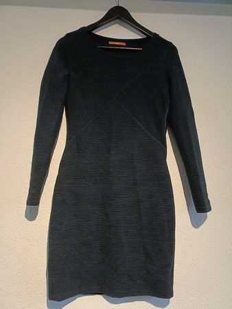 Geripptes Kleid der Marke Boss Casual