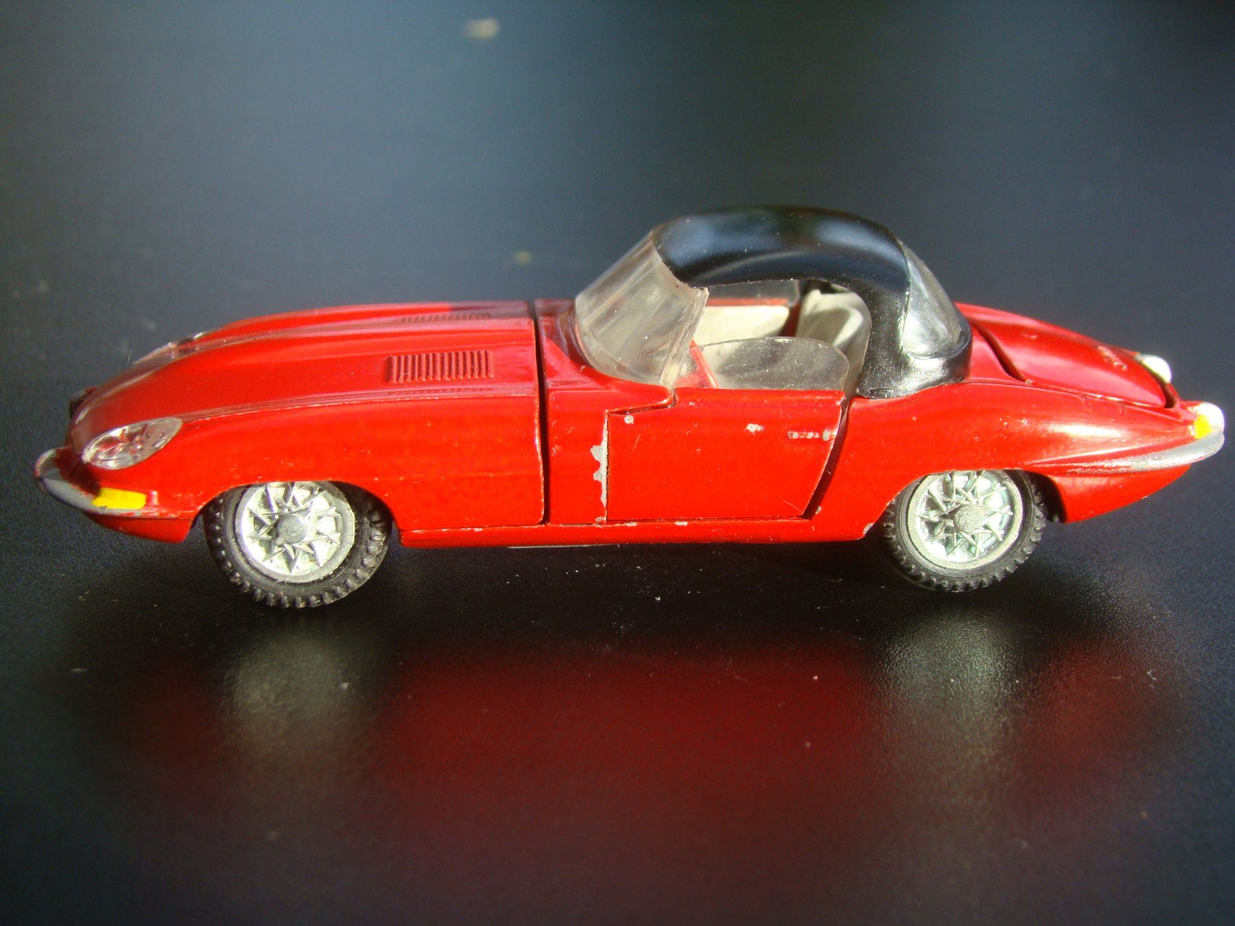 Dinky Toys Modellini d'auto: Kirk Tekno Jaguar Type E V12  rot schwarzes Verdeck rar – Usato da Walzenhausen venduto da Vanquish711 3