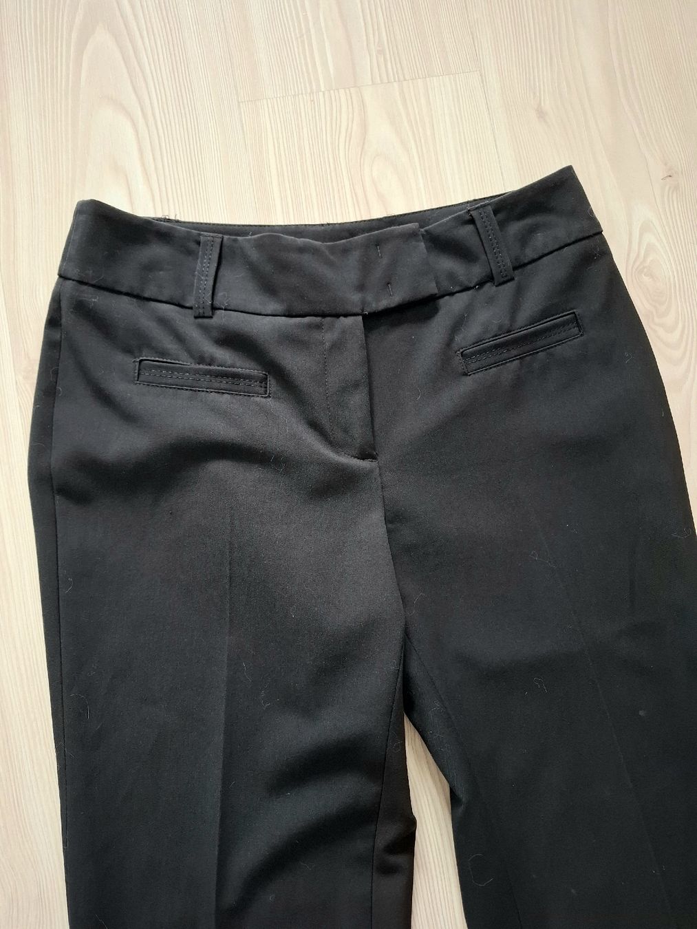 Pantaloni: Pantalon noire avec pli – Usato da La Chaux-de-Fonds venduto da matsujun 1
