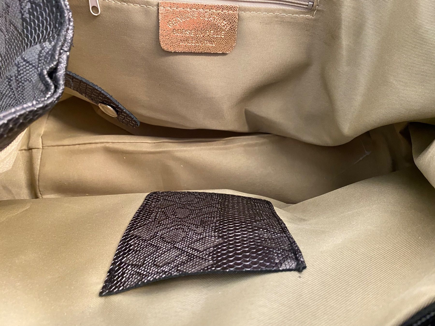Taschen für Damen: Handtasche / Shopper-Bag aus Leder silber / grau – Gebraucht aus Pratteln von a23_j2gs 7