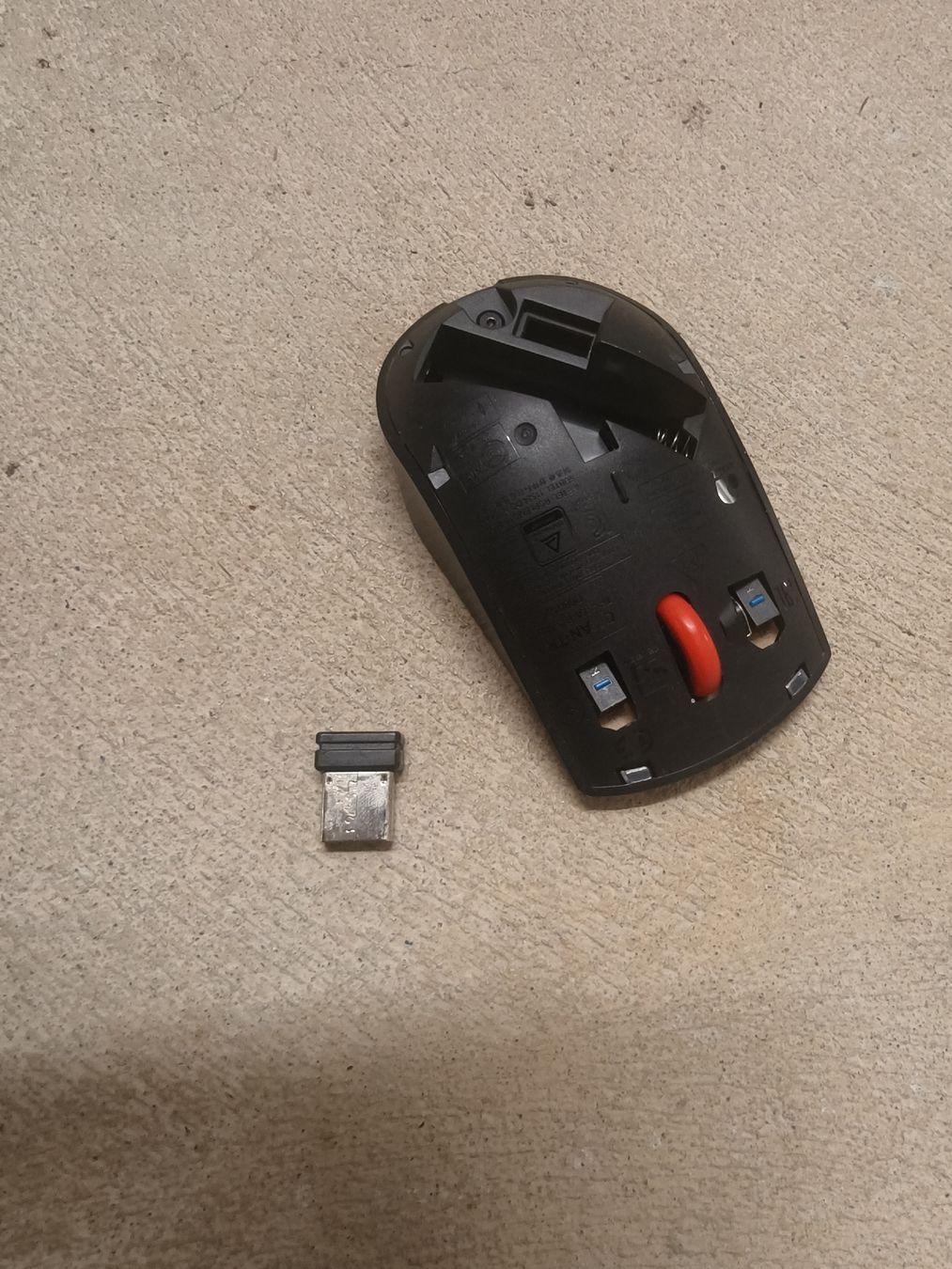 Lenovo Tastiere: Lenovo Bluetooth Tastatur und Maus – Usato da Biberist venduto da Virginie_S 1