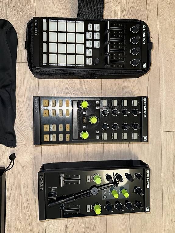 Console di mixaggio: Native instruments Traktor X1 MK2, F1, Z1, Audio A2 – Usato da Viganello venduto da djr_r2cy