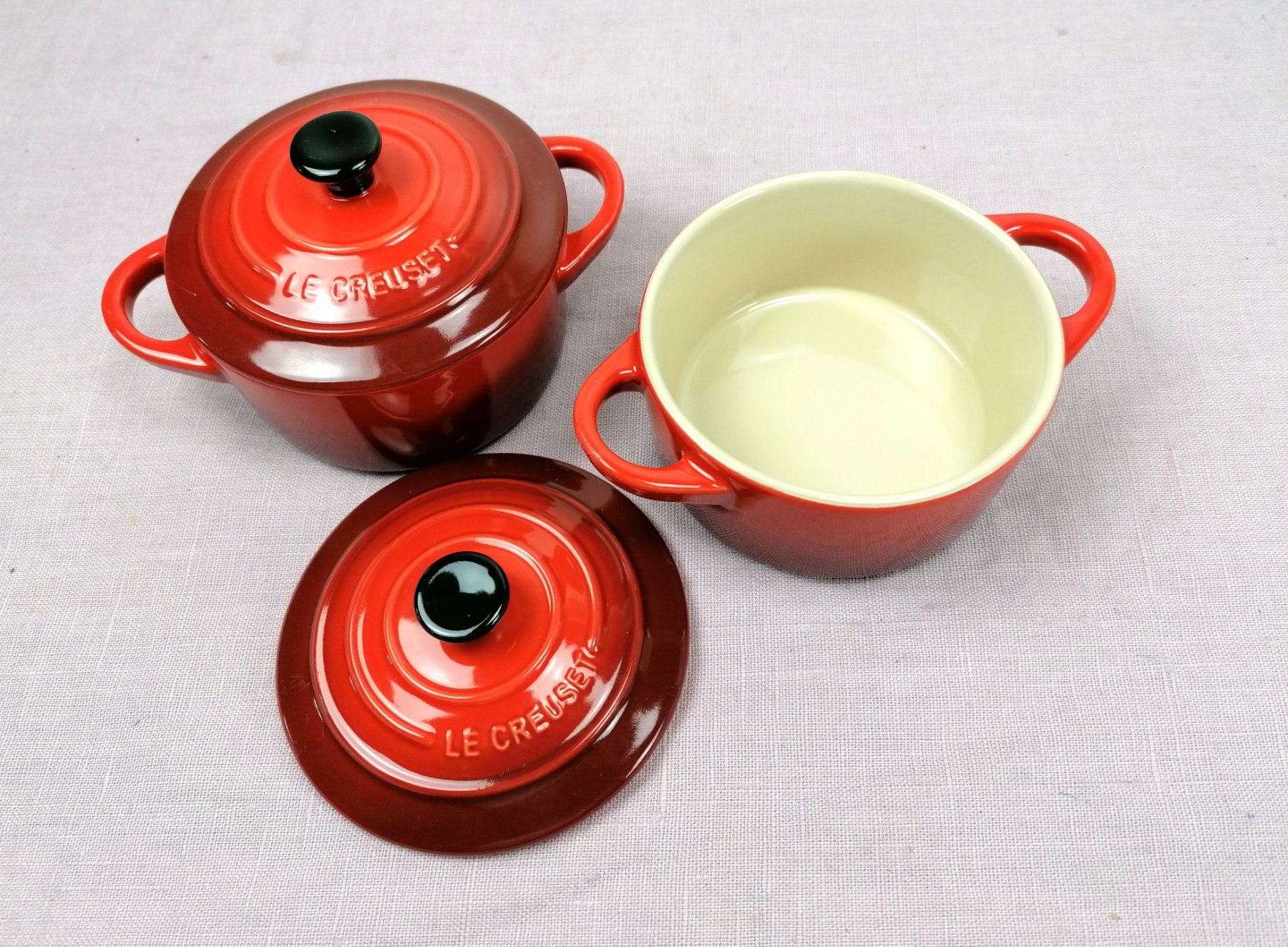 Le Creuset Töpfe: 2 dekorative Mini-Kochtöpfe Le Creuset – Gebraucht aus Köniz von Brockenreich 1