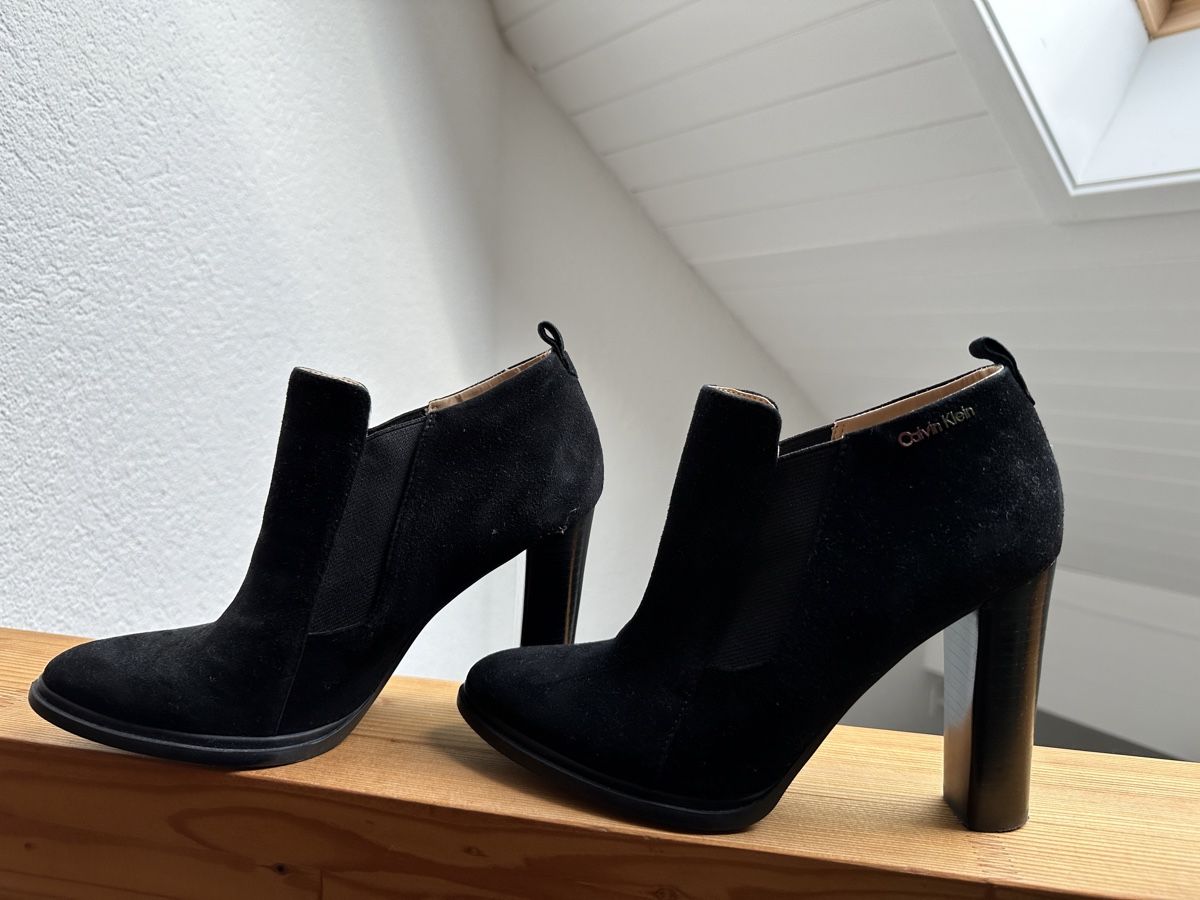 Calvin Klein Scarpe da donna: Calvin Klein Wildleder Stiefeletten Gr. 37 – Usato da Wittenbach venduto da mio_l5mr