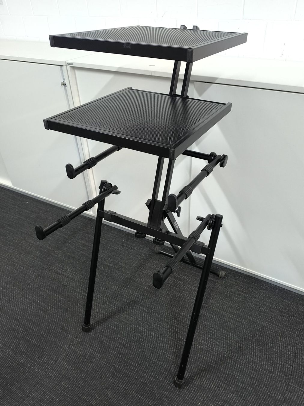 Supporti per strumenti musicali & leggii: QUIK-LOK Multi Tier Stativ / Geräteständer – Usato da Rüti ZH venduto da Restwert_Rueti_ZH