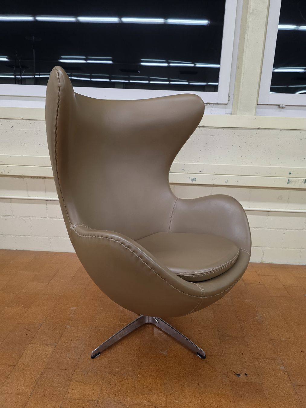 Poltrone: Designer Sessel Egg Chair Arne Jacobsen  – Usato da Lichtensteig venduto da Polsterwerk