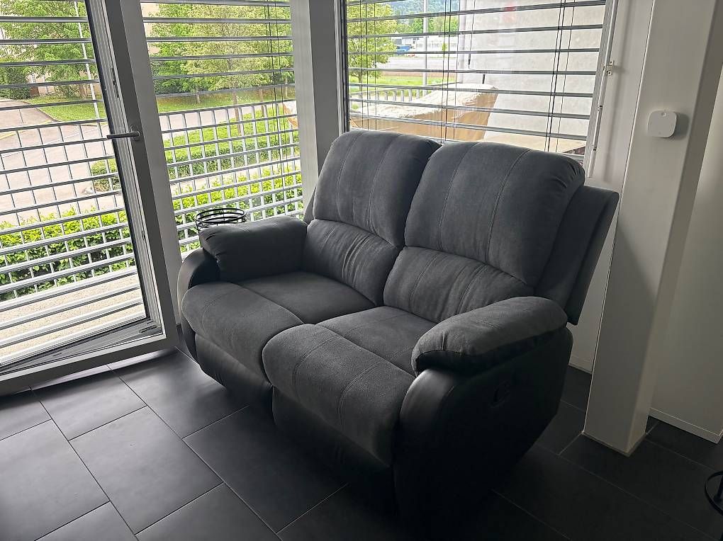 Divani: Relaxsofa 2-Sitzer-Microfaser & Kunstleder - Grau & Schwarz – Usato da Buchs ZH venduto da BBindelay 3