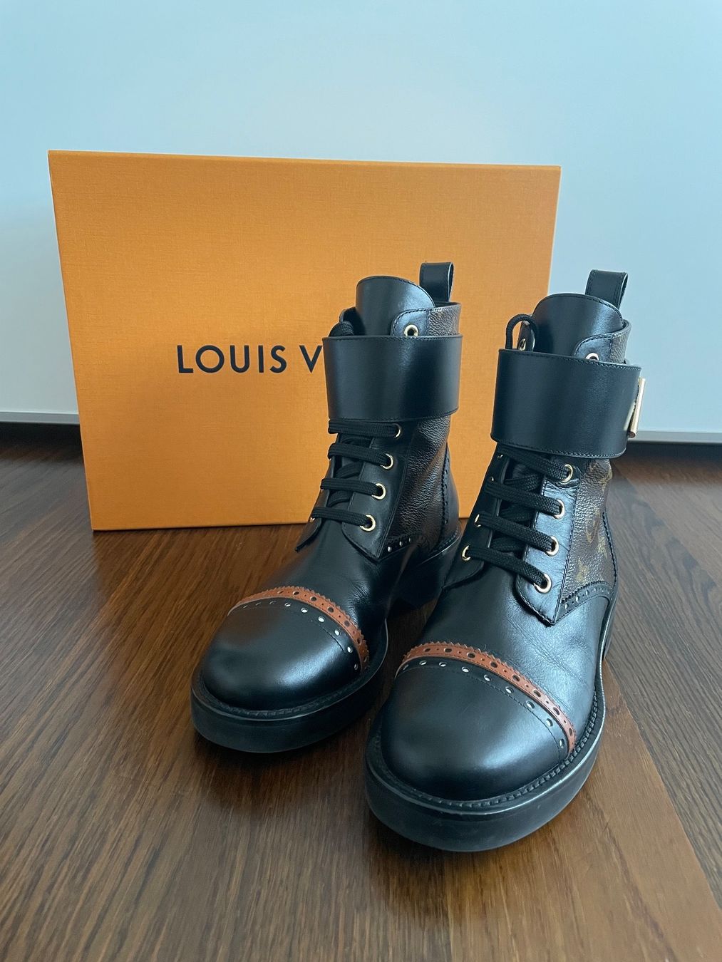 Louis Vuitton Scarpe da donna: Louis Vuitton Boots - Wonderland Flat Ranger – Nuovo (secondo la descrizione) da Zürich venduto da JessGar 1