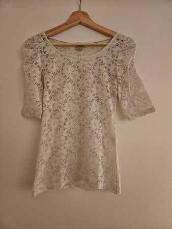 Elegantes Oberteil weiss Gr.M mit gepufftem Schulterbereich