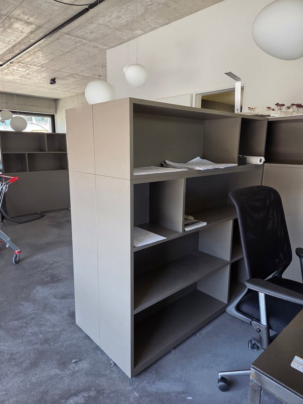 Regale: Büroregal aus MDF gespritzt – Gebraucht aus Zürich von mdo_6fw2 1