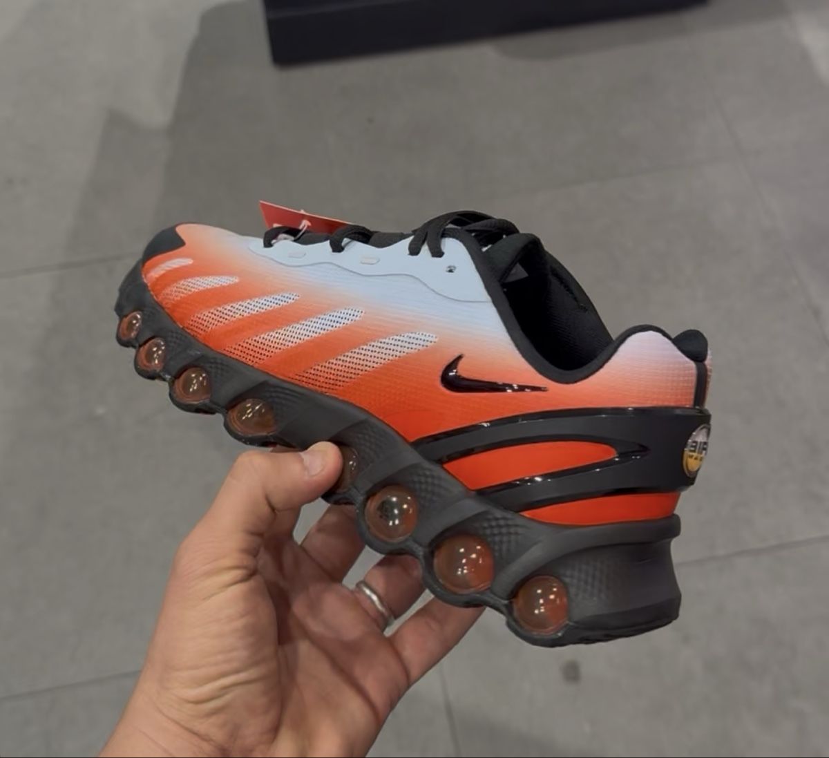 Nike Chaussures hommes: Nike Air Max DN, huit pointure 42 – Neuf avec emballage d'origine à Urtenen-Schönbühl par Big.sanad 4
