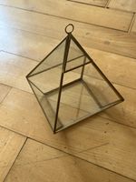 Terrarium pyramide en verre et métal doré