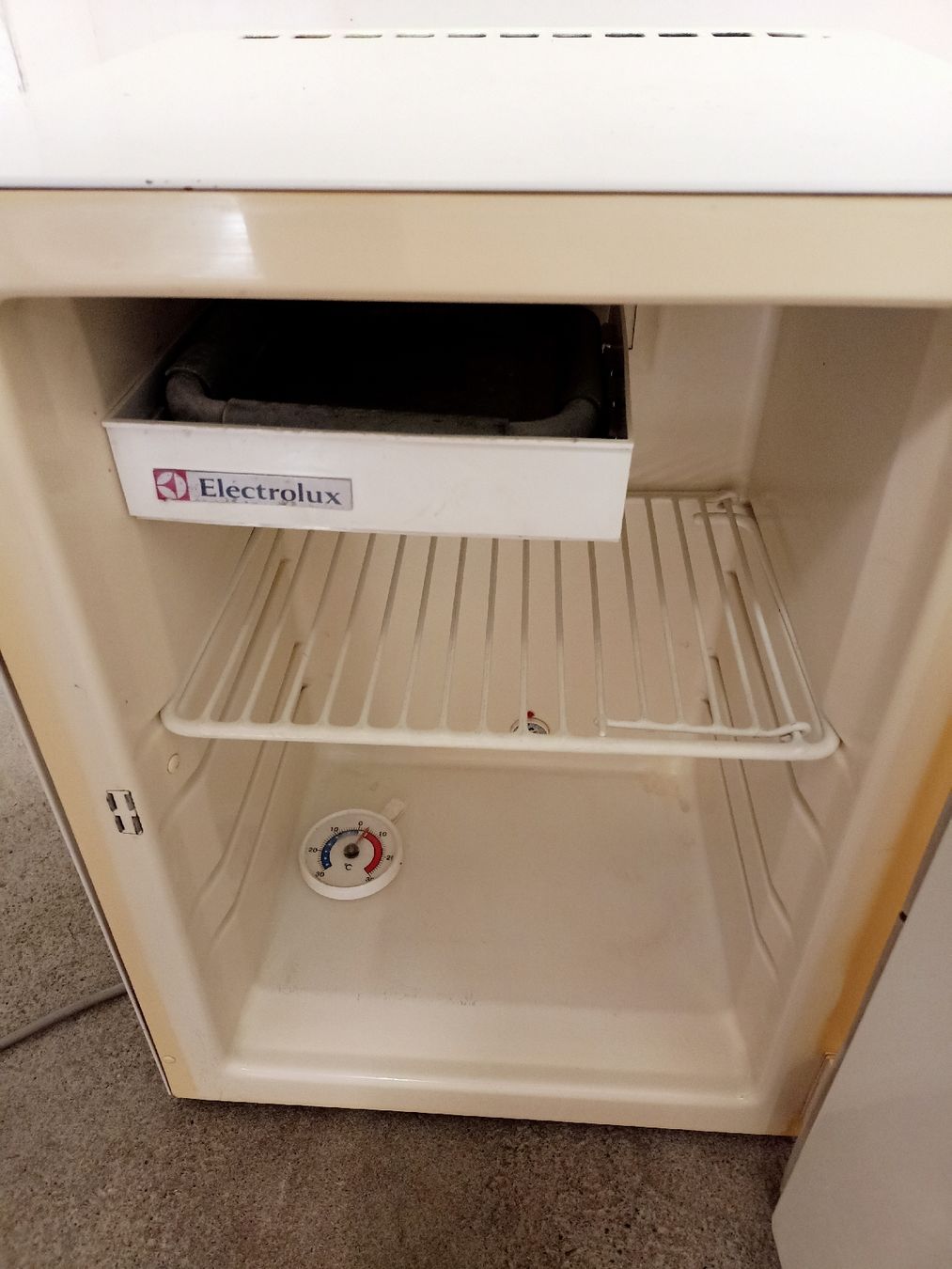 Frigoriferi: Electrolux Absorber Camping Kühlschrank, RA.10B, 220Volt – Usato da Flamatt venduto da Marpou 1