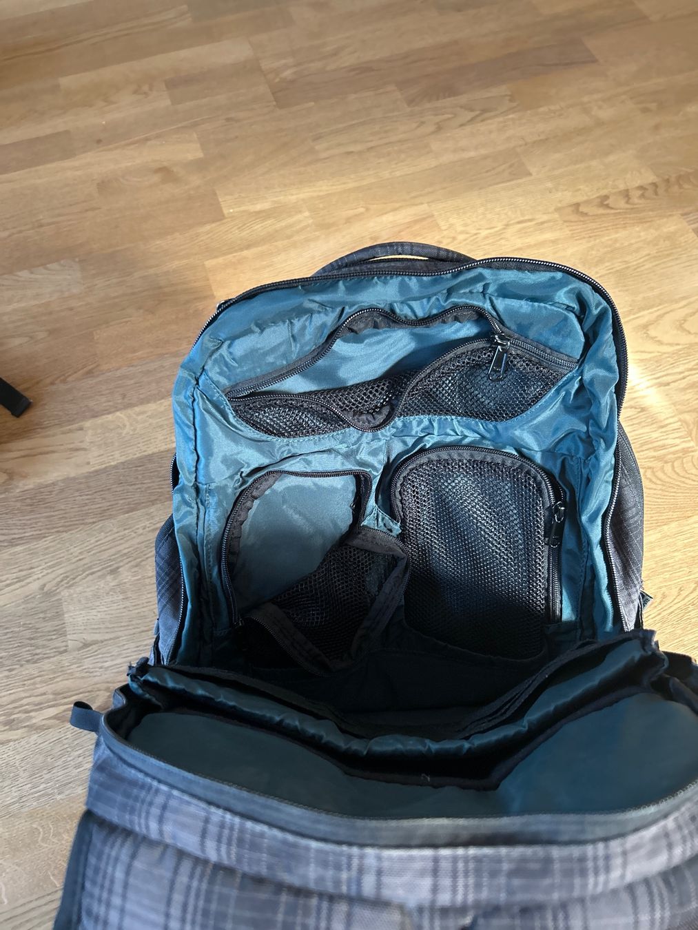Dakine Zaini: Dakine Rucksack – Usato da Rotkreuz venduto da nat_5pbz 1