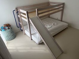 Hochbett mit Rutsche