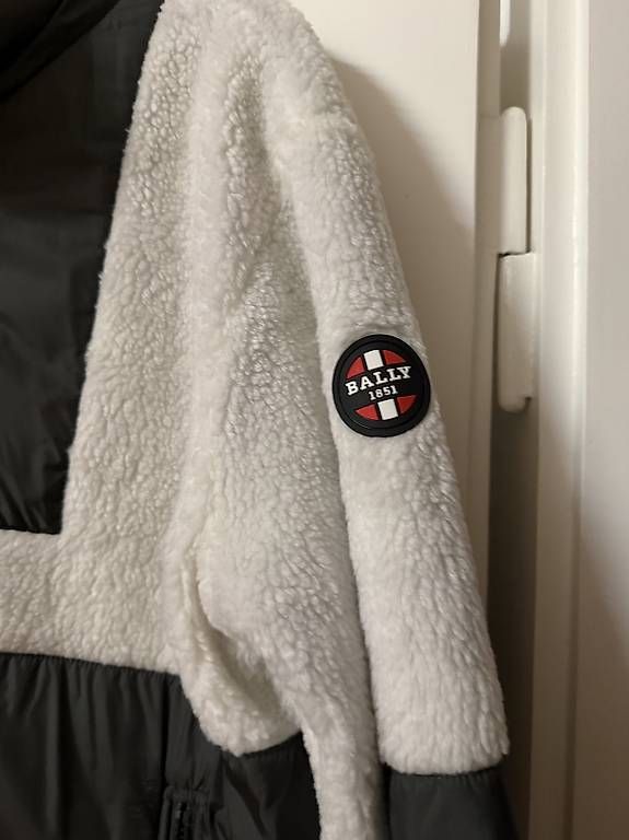 Jacken: Bally Übergang Jacke neu – Gebraucht aus Zürich von ram_9k9v 1