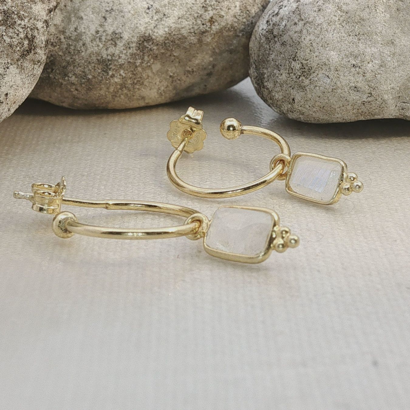 Olga Ribler Orecchini pendenti & Orecchini a lobo: Sterling Silber 925 Halbcreolen mit Mondstein – Nuovo (secondo la descrizione) da Luzern venduto da Schmuckoutlet 2