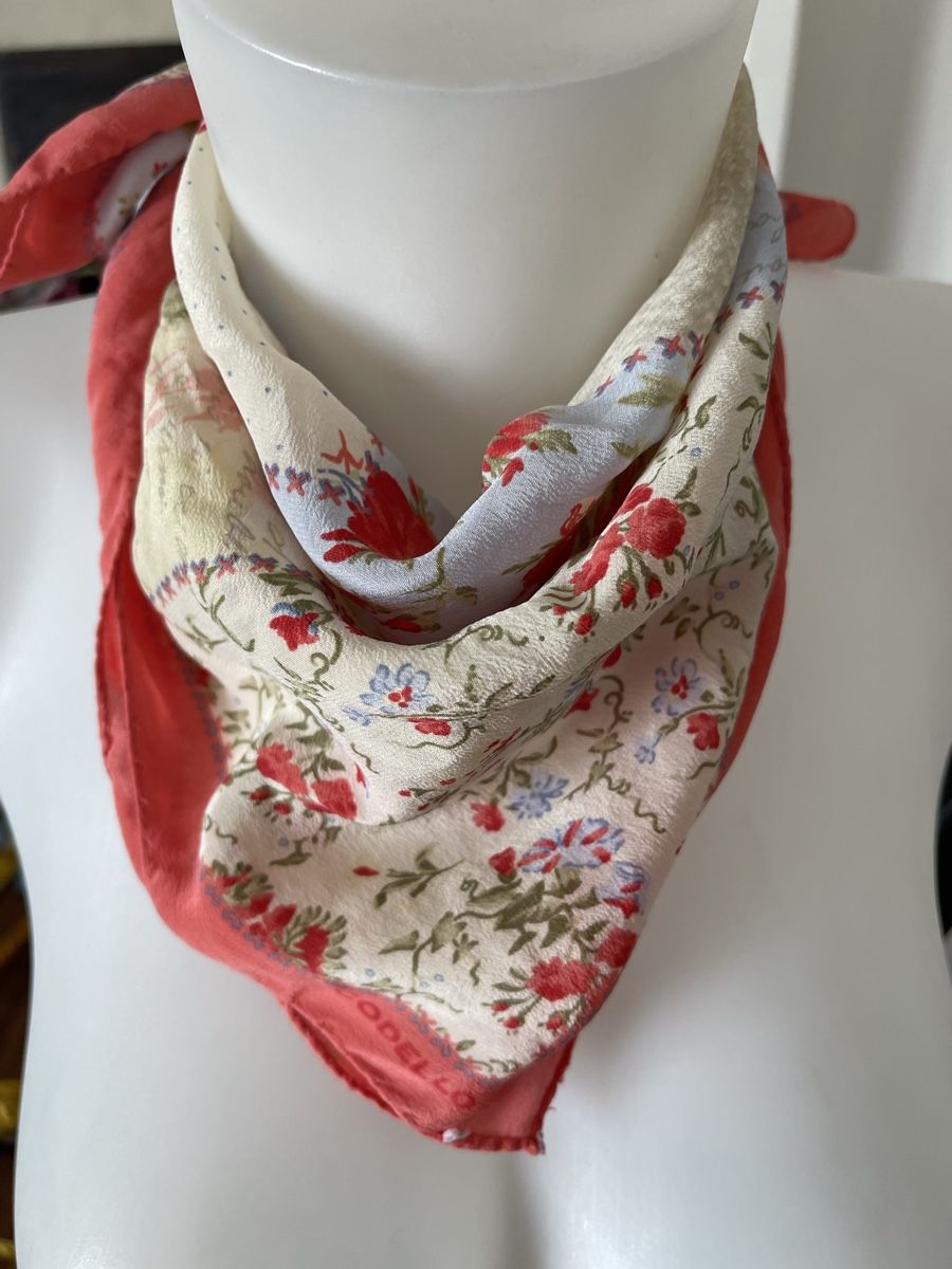 Codello Foulard & Sciarpe: Foulard Codello floral patchwork vintage rose corail soie – Usato da Kloten venduto da Vermicelles 4