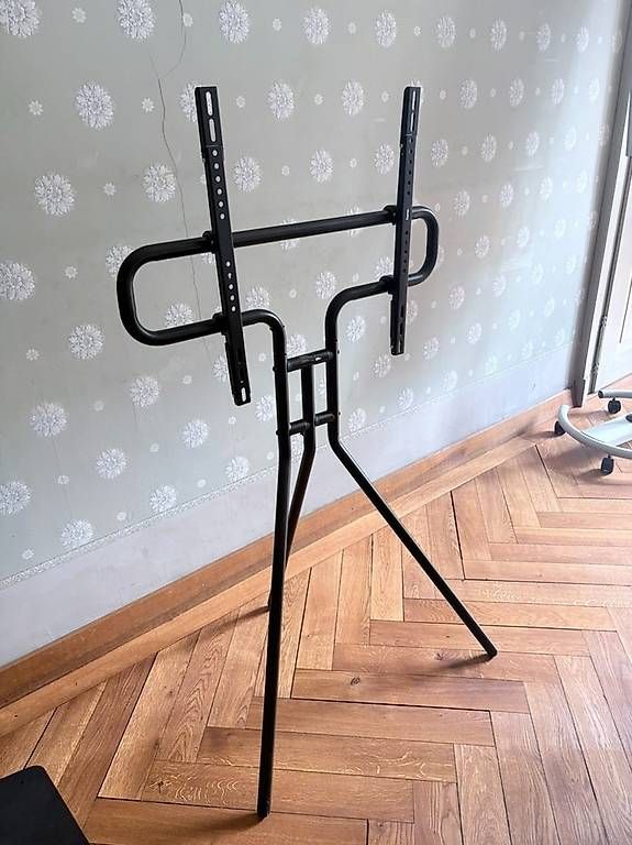 Supporti a parete: Hama Tripod TV-Ständer – Usato da Bern venduto da Kmm