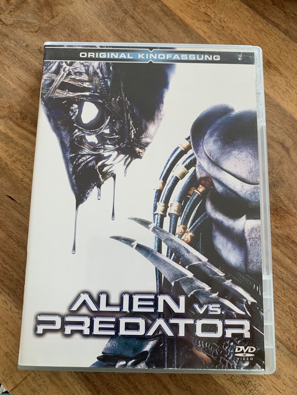 Spielfilme: *** DVD " Alien vs. Predator " *** Original Kinofassung *** – Gebraucht aus Geneve von