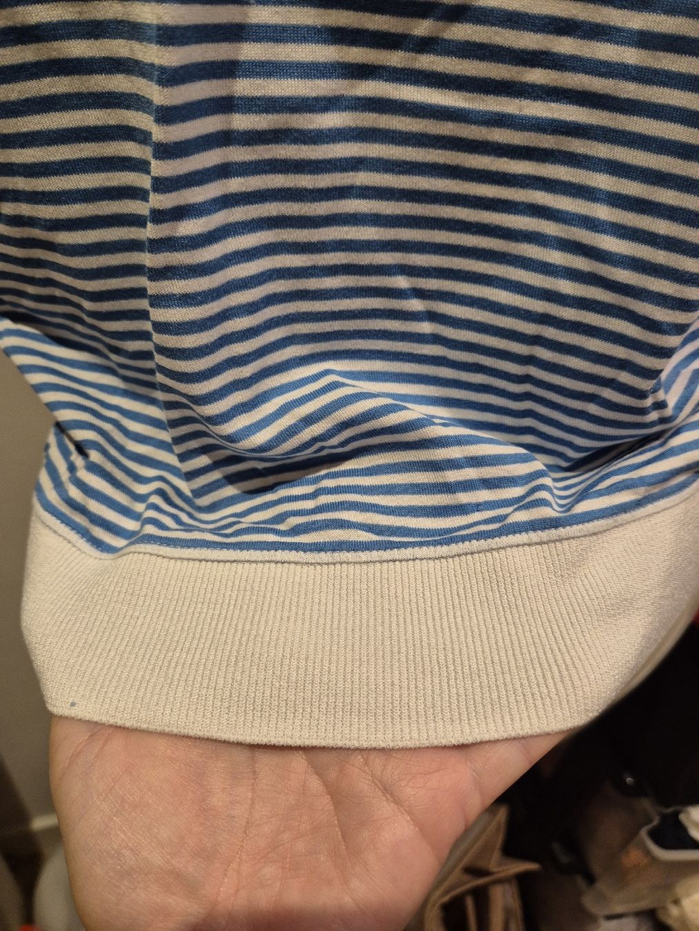 Armani T-Shirts: giorgio armani haut – Neu (gemäss Beschreibung) aus Genève von ana_z8yn 3
