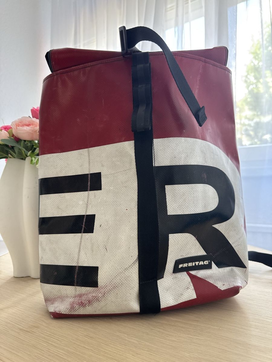 Freitag Sacs à dos: Sac à dos Freitag rouge blanc grande taille – D'occasion à Brügg BE par haj_9zhk 9