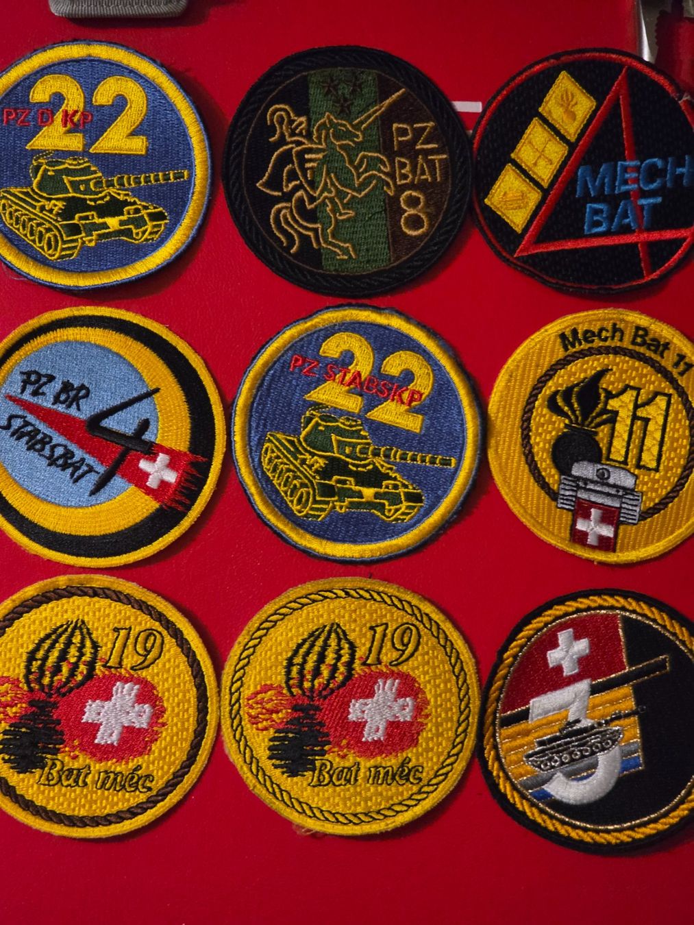 Schweizer Armee Placchette & Badge: Panzer Abzeichen 9 Badges Divers Bataillon – Nuovo (secondo la descrizione) da Nyon venduto da freetoys08