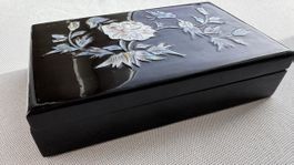 Antike Schmuckkasten schwarz mit Perlmutt Blumenmotiv 