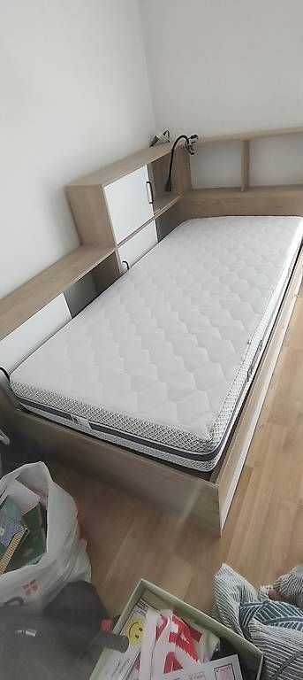Matelas: Matelas dormir 90 X 200 – D'occasion à Lonay par ami_896q