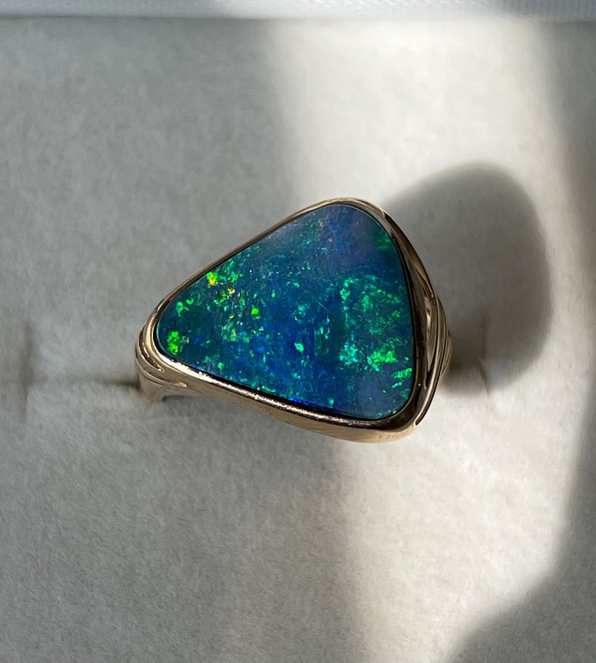 Anelli: Fingerring in 14k Gold mit Opal-Doublet – Nuovo (secondo la descrizione) da Bern venduto da Steinfieber 1