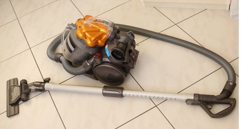 Dyson Aspirapolveri & Accessori: Dyson Staubsauger – Usato da Aristau venduto da Gola 1