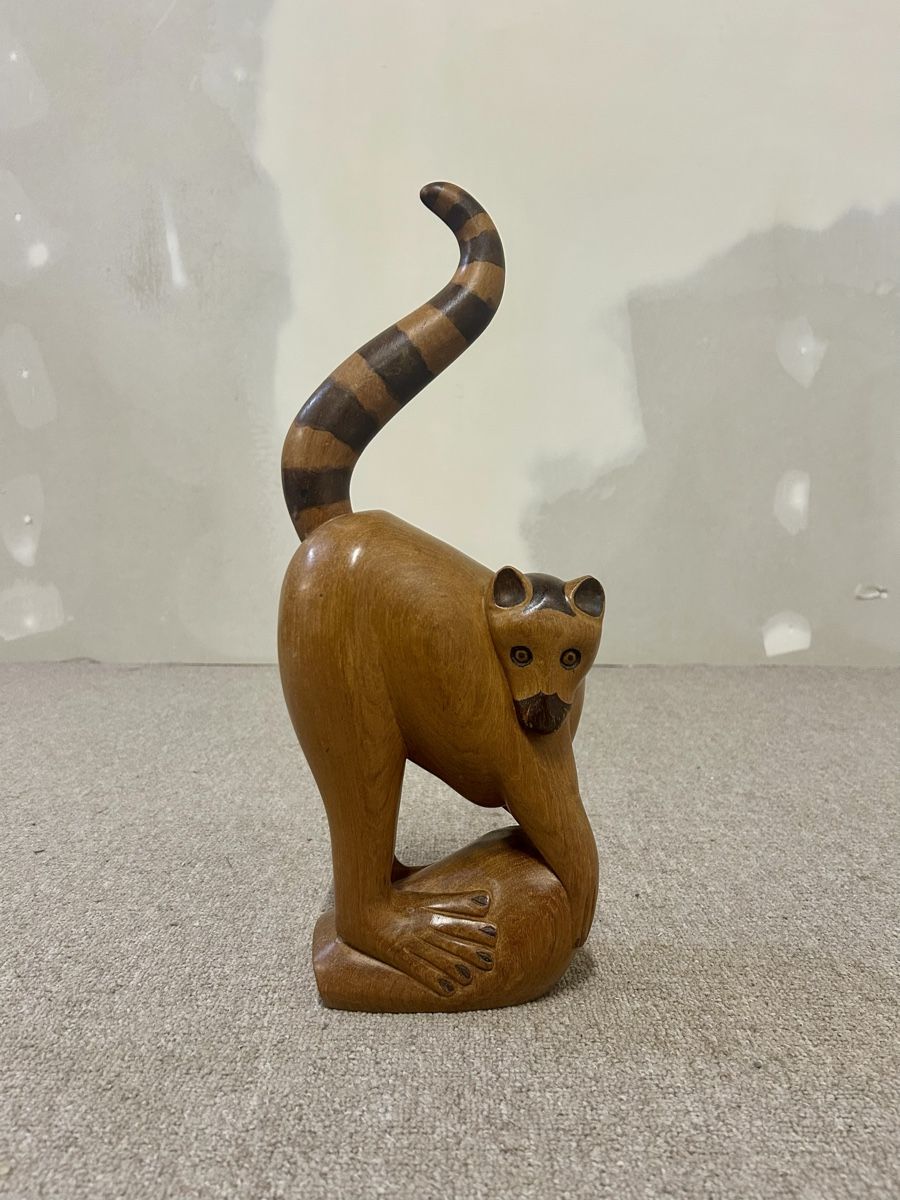 Statuette: Holzfigur Madagaskar Lemur, Handgeschnitzt – Usato da Rickenbach ZH venduto da Der-Insider