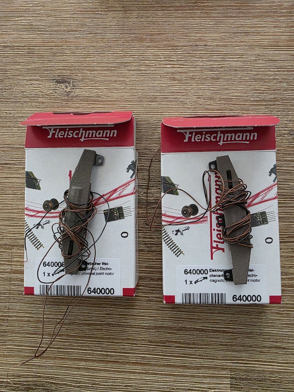 Fleischmann Modellini di ferrovie: Fleischmann Spur N Weichenantrieb 640000 2 Stück – Usato da Thun venduto da Denon01