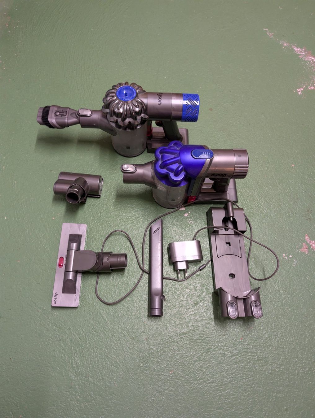 Dyson Aspirapolveri & Accessori: 2x Dyson Staubsauger + Zubehör – Difettoso da Rohrbach venduto da Ride_Santa