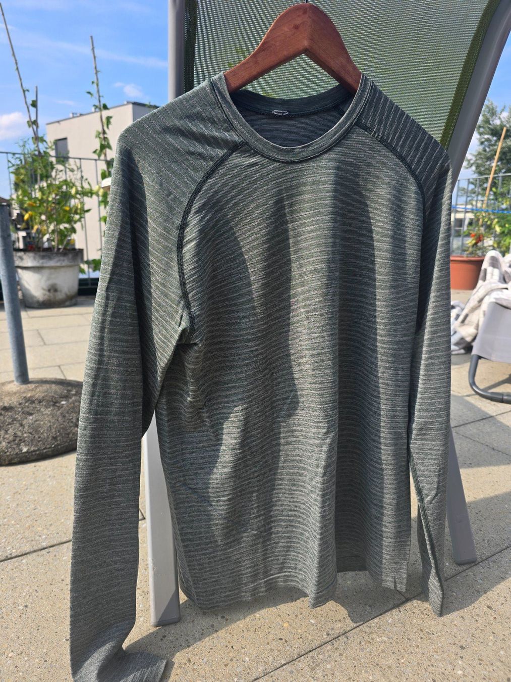 Lululemon T-Shirts: Lululemon Yoga Herren Langarmshirt M – Gebraucht aus Zürich von Tcrush