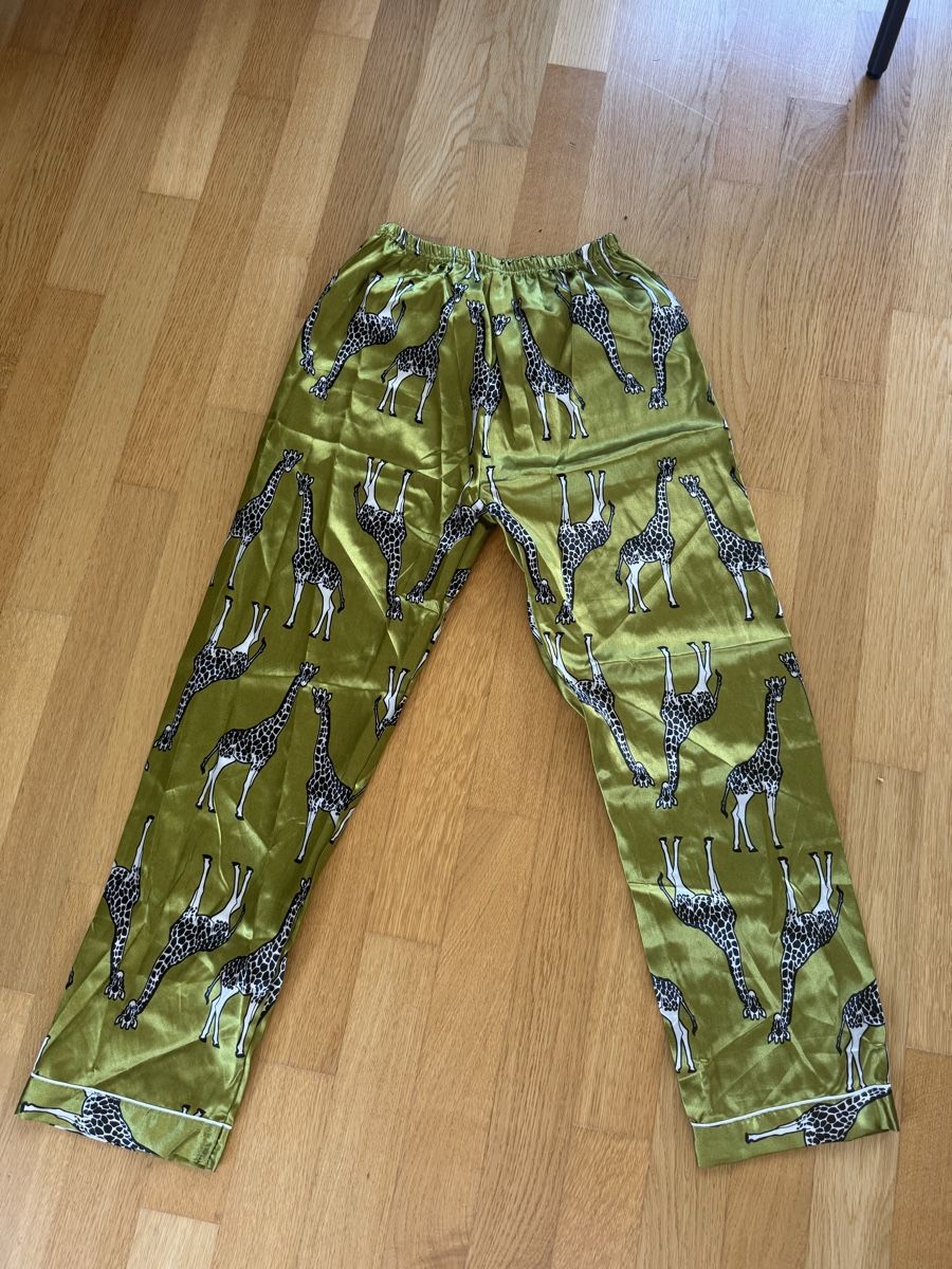 Pantalons: Satin Hose Grün – Neuf (Voir description) à Männedorf par mariadelrocioeberle
