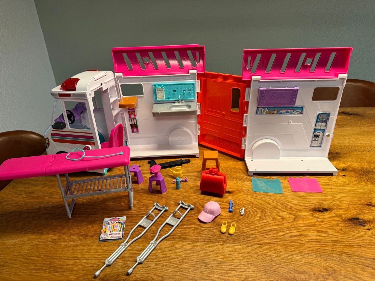 Giocattoli: Barbie Krankenwagen Bus – Usato da Niederbüren venduto da poschti 1