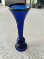Vaso in vetro blu con decori oro