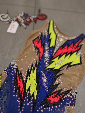Glitzerndes Gymnastik-Trikot mit Strass, Gr 98/110