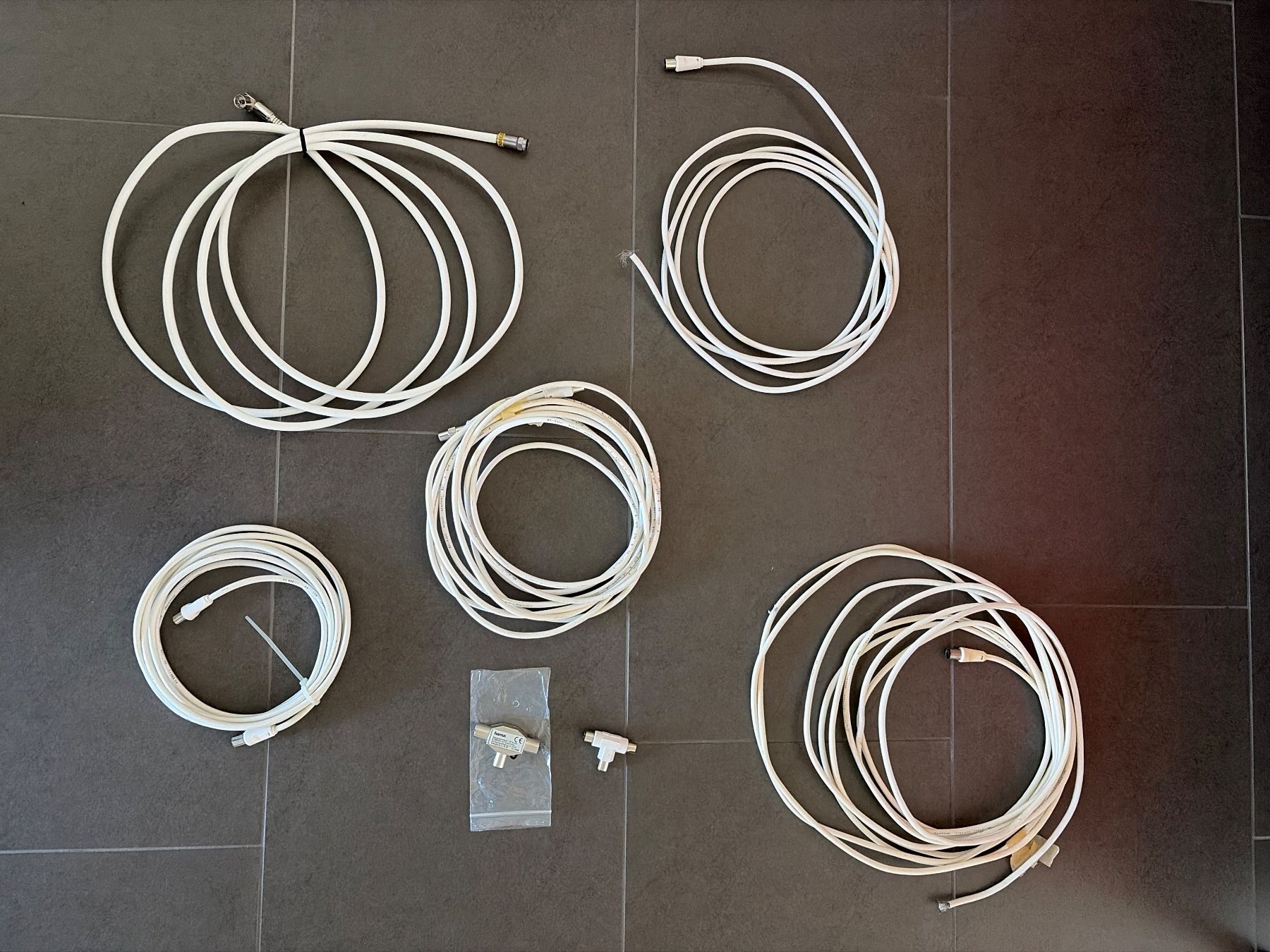 Cavi: Antennenkabel und 2 Splitter – Usato da Zug venduto da Pippokermit
