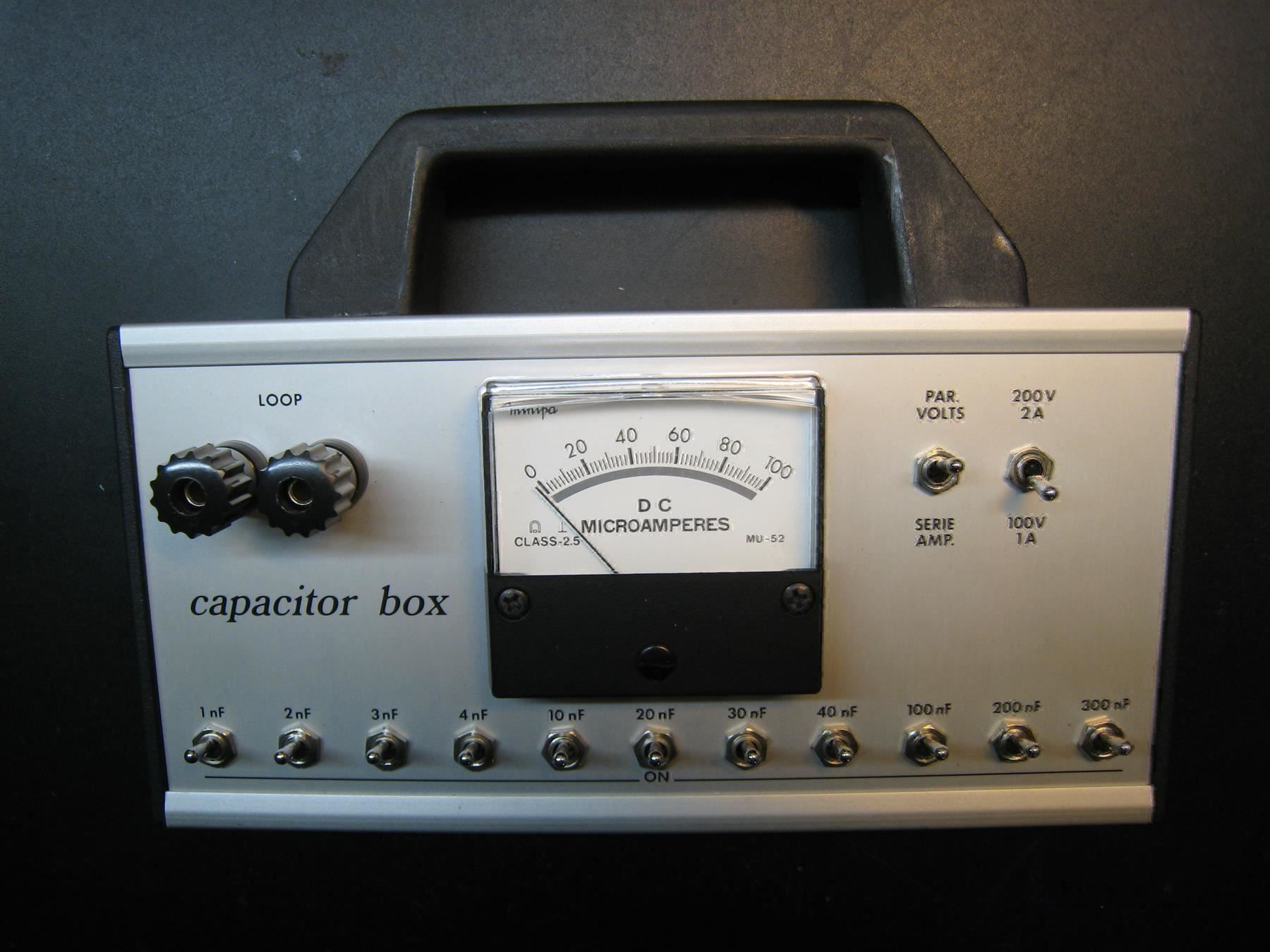 Componenti elettronici: ***** Capacitor Box – Nuovo e nell'imballaggio originale da Villaz-St-Pierre venduto da Ubid 1